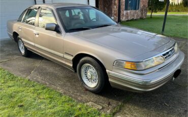 Ford-crown-victoria-1995-7