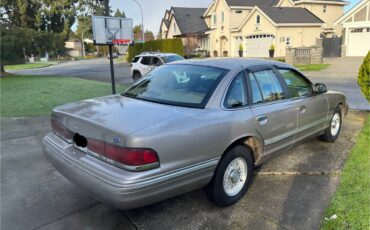 Ford-crown-victoria-1995-8