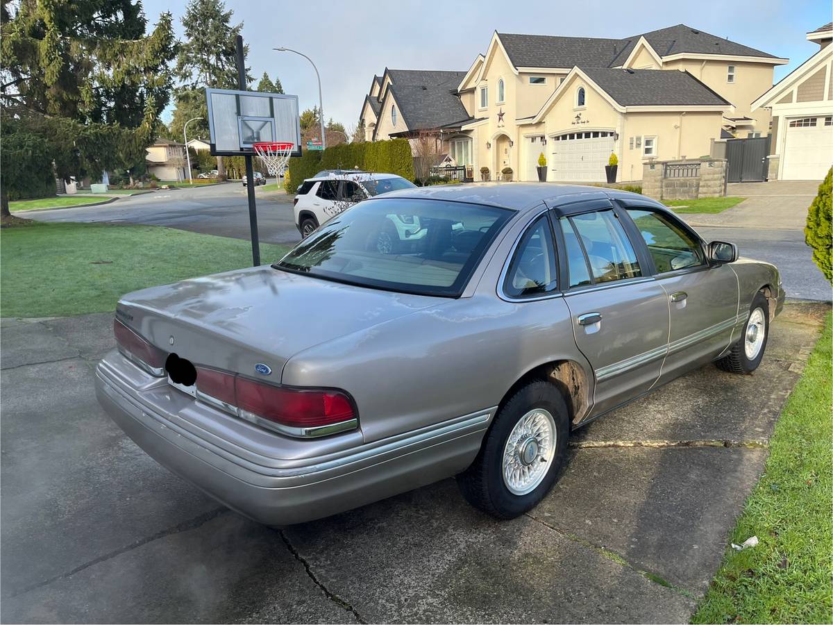 Ford-crown-victoria-1995-8