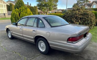Ford-crown-victoria-1995-9