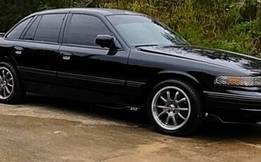 Ford-crown-victoria-1996-black-1