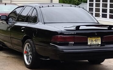 Ford-crown-victoria-1996-black-3