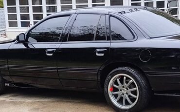 Ford-crown-victoria-1996-black