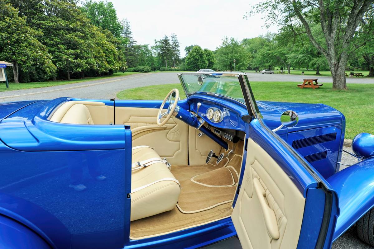 Ford-custom-1932-blue-9