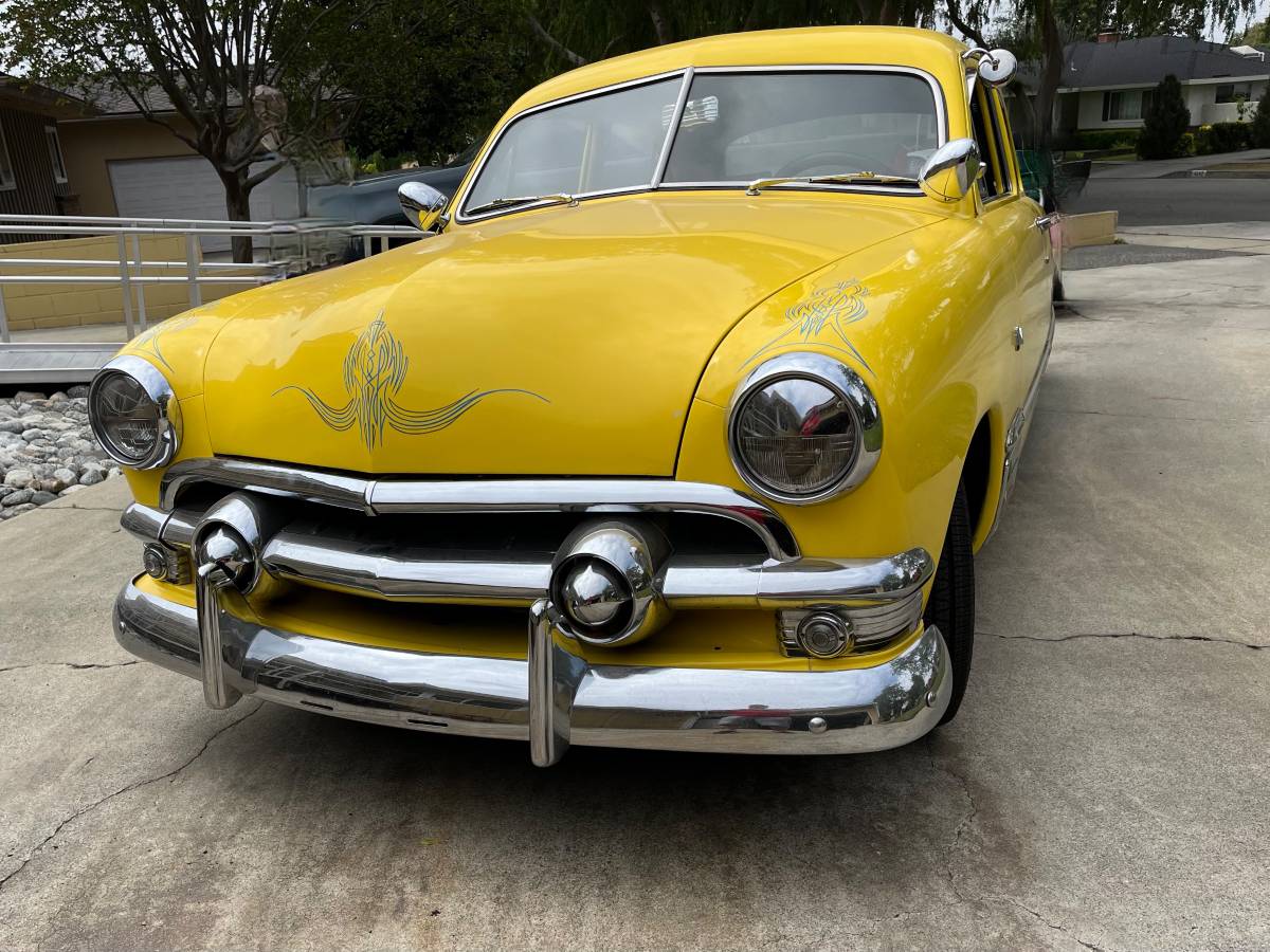 Ford-custom-deluxe-2dr-coupe-1951-yellow-4