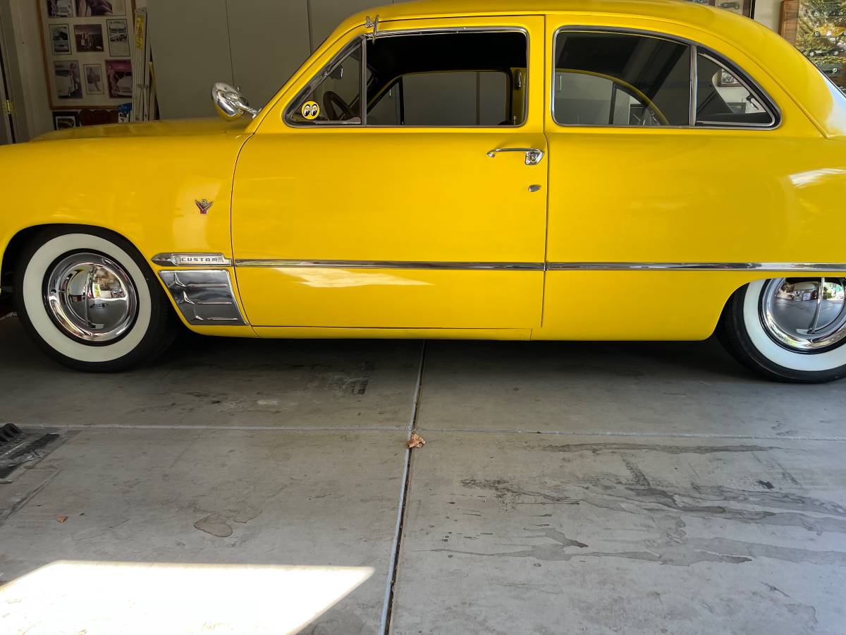 Ford-custom-deluxe-2dr-coupe-1951-yellow-8
