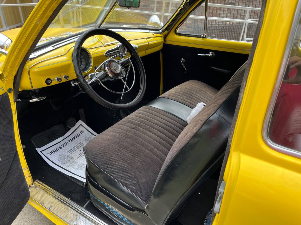 Ford-custom-deluxe-2dr-coupe-1951-yellow-9