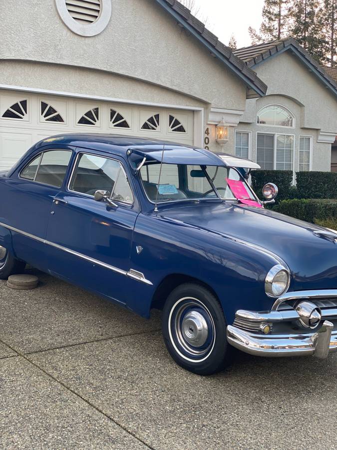 Ford-custom-v8-flathead-1951-blue-1