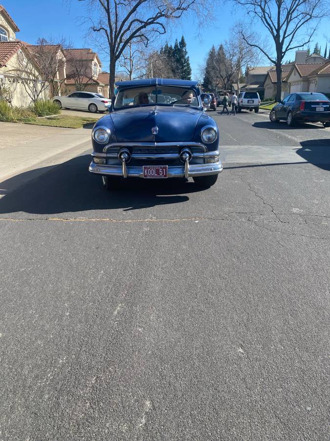 Ford-custom-v8-flathead-1951-blue-2