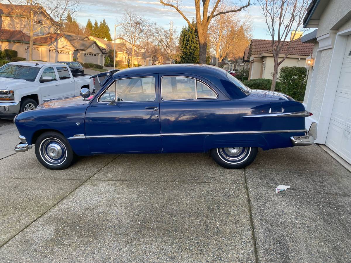 Ford-custom-v8-flathead-1951-blue-7