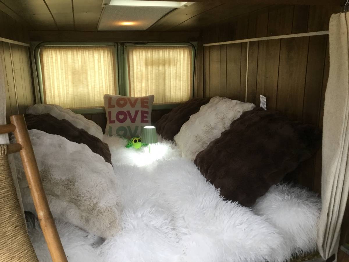 Ford-custom-van-1972-green-10