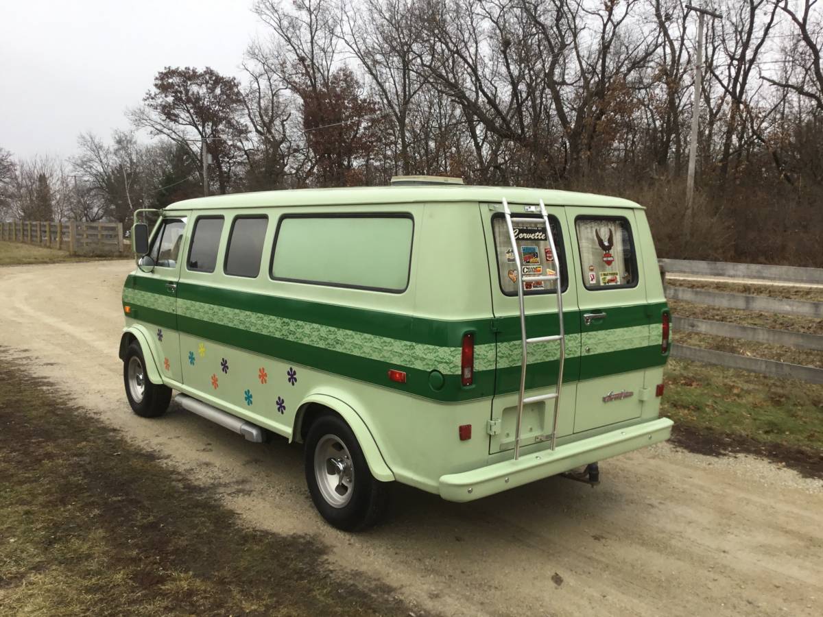 Ford-custom-van-1972-green-11