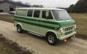 Ford-custom-van-1972-green-13