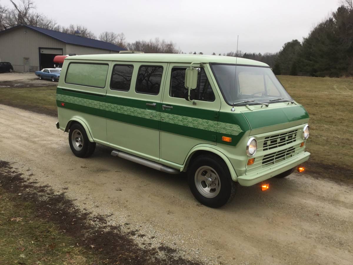 Ford-custom-van-1972-green-13