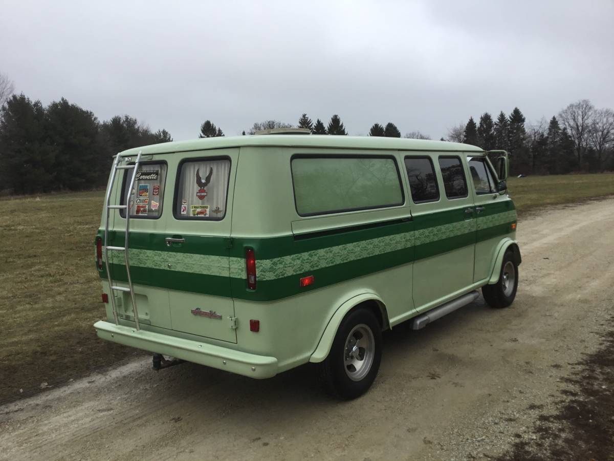 Ford-custom-van-1972-green-15