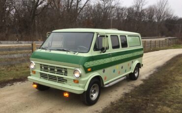 Ford-custom-van-1972-green-16
