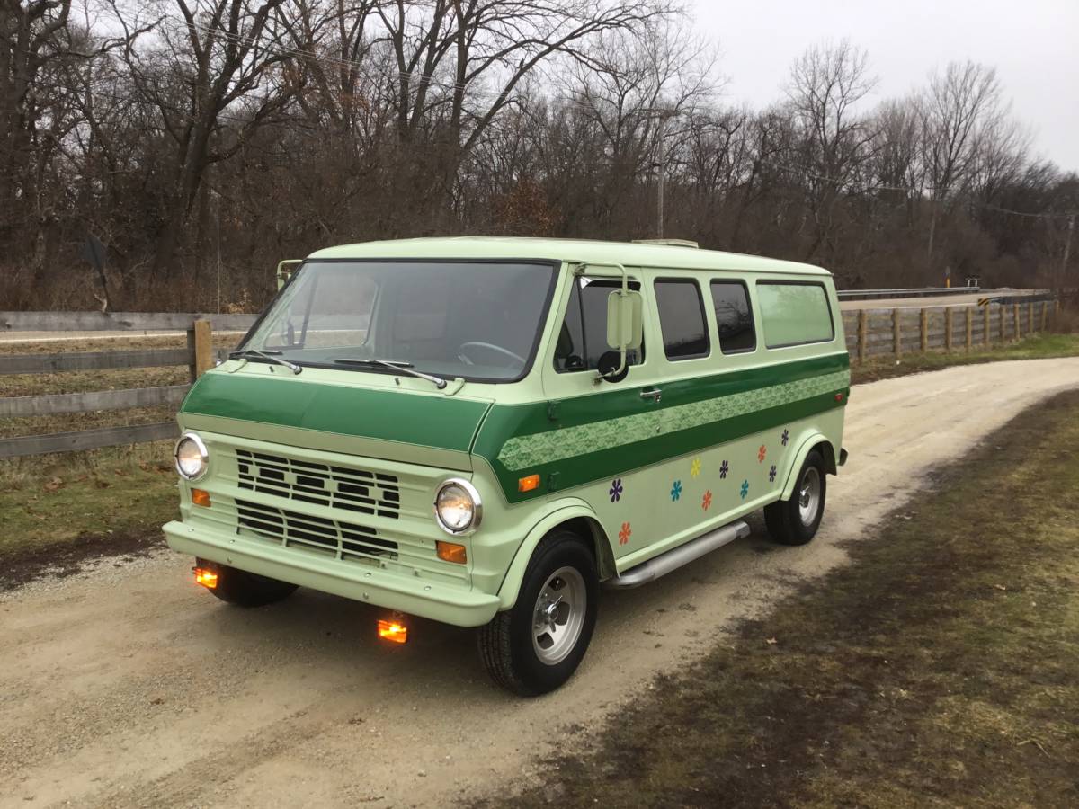 Ford-custom-van-1972-green-16