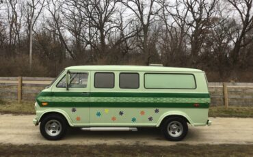 Ford-custom-van-1972-green-17