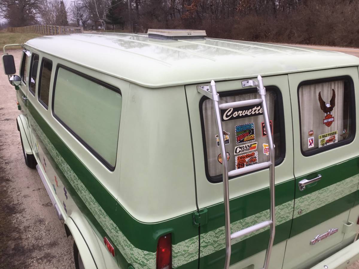 Ford-custom-van-1972-green-18