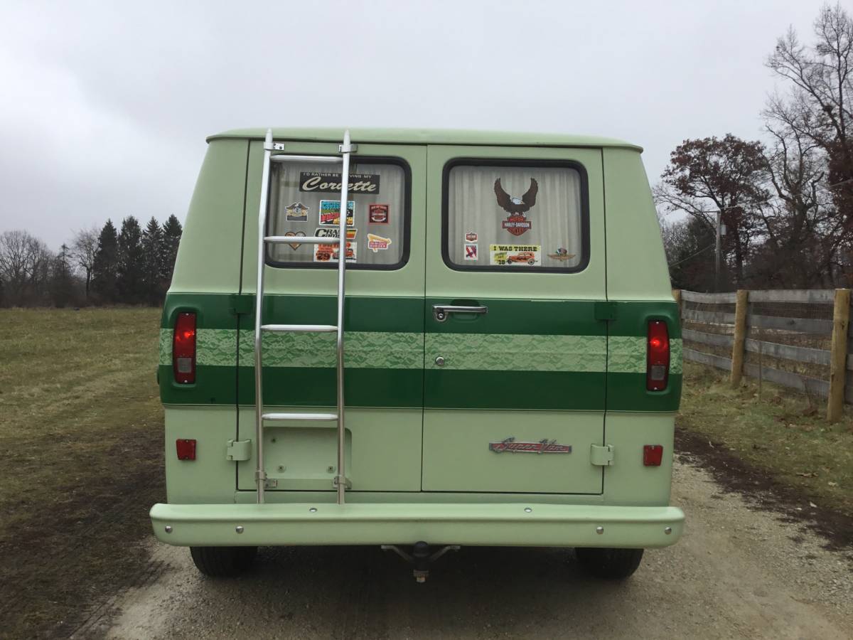 Ford-custom-van-1972-green-19