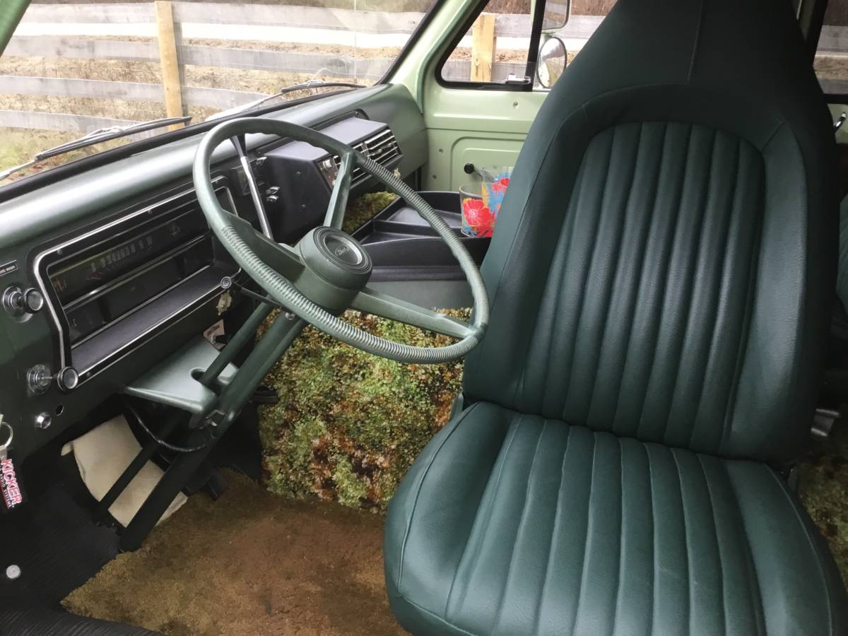 Ford-custom-van-1972-green-2