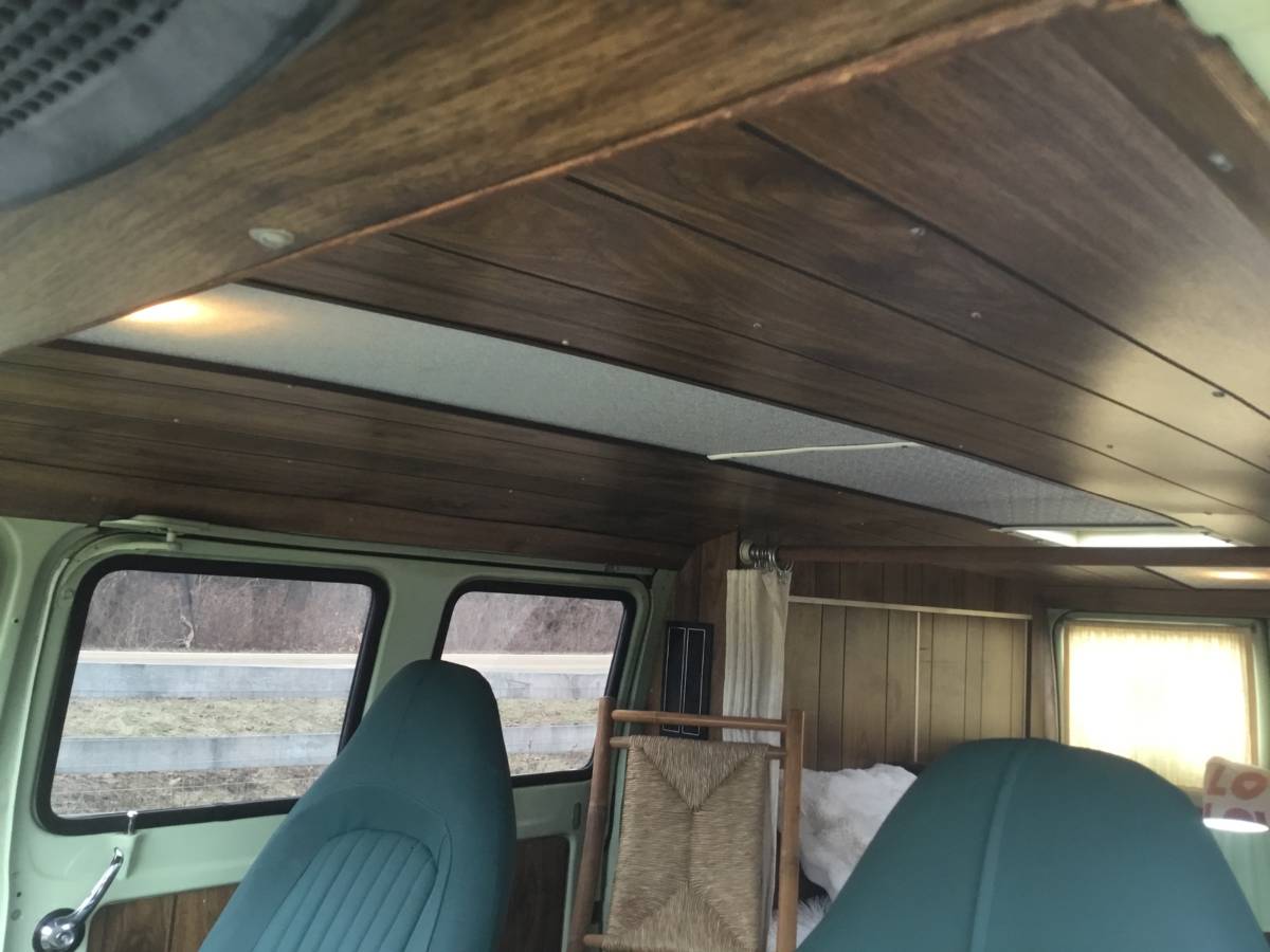 Ford-custom-van-1972-green-21