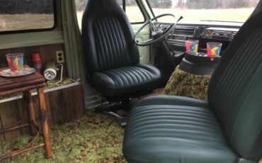 Ford-custom-van-1972-green-22