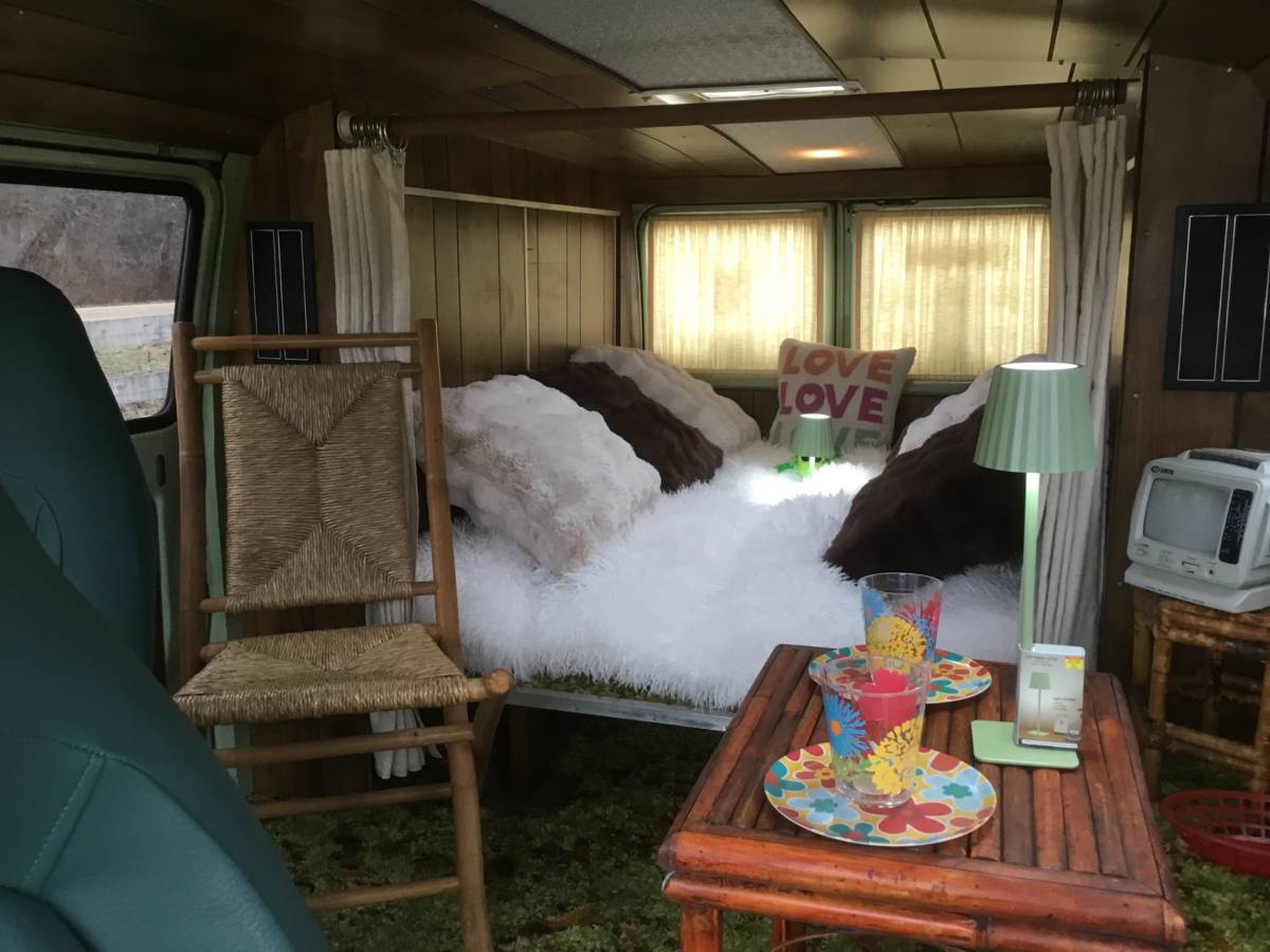 Ford-custom-van-1972-green-5