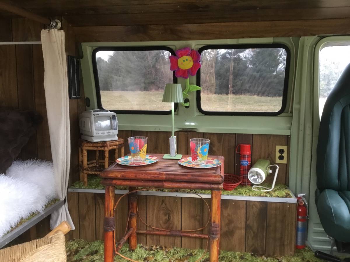 Ford-custom-van-1972-green-8