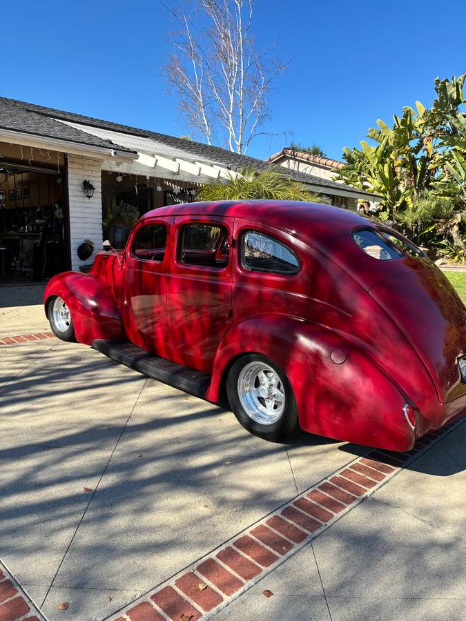 Ford-deluxe-1939-red-2