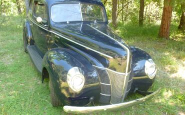 Ford-deluxe-1940-blue