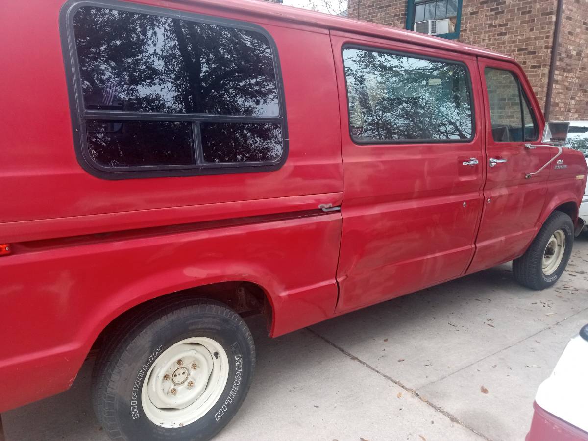 Ford-e-150-econoline-1982-red-8
