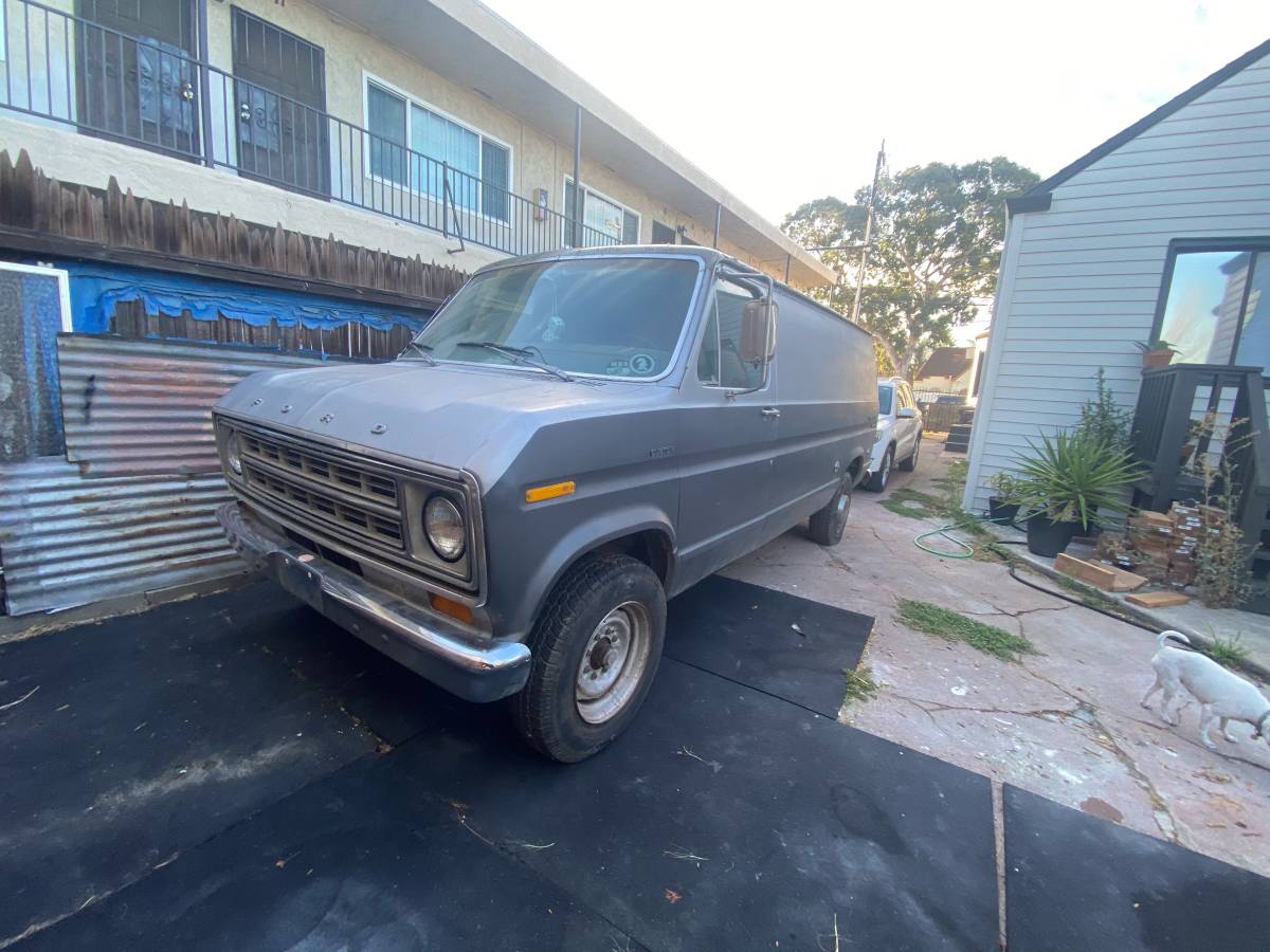 Ford-e-250-econoline-1977-silver-1