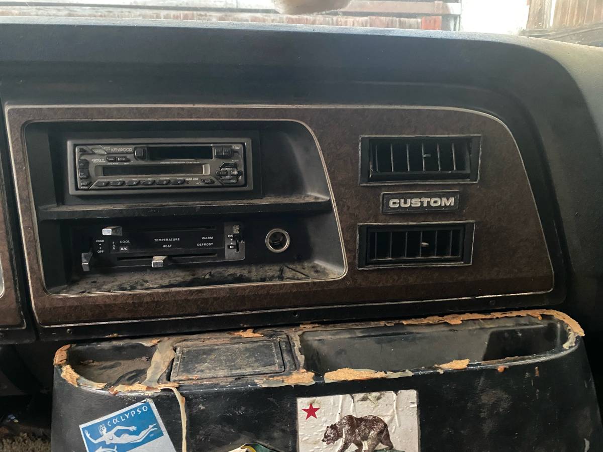 Ford-e-250-econoline-1977-silver-10