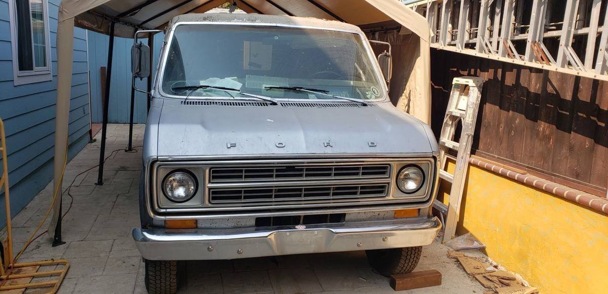 Ford-e-250-econoline-1977-silver-2