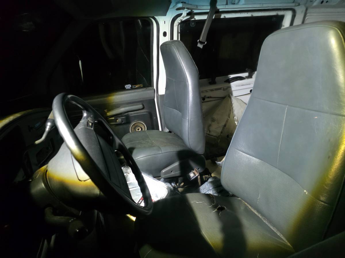 Ford-e-250-econoline-1993-white-3