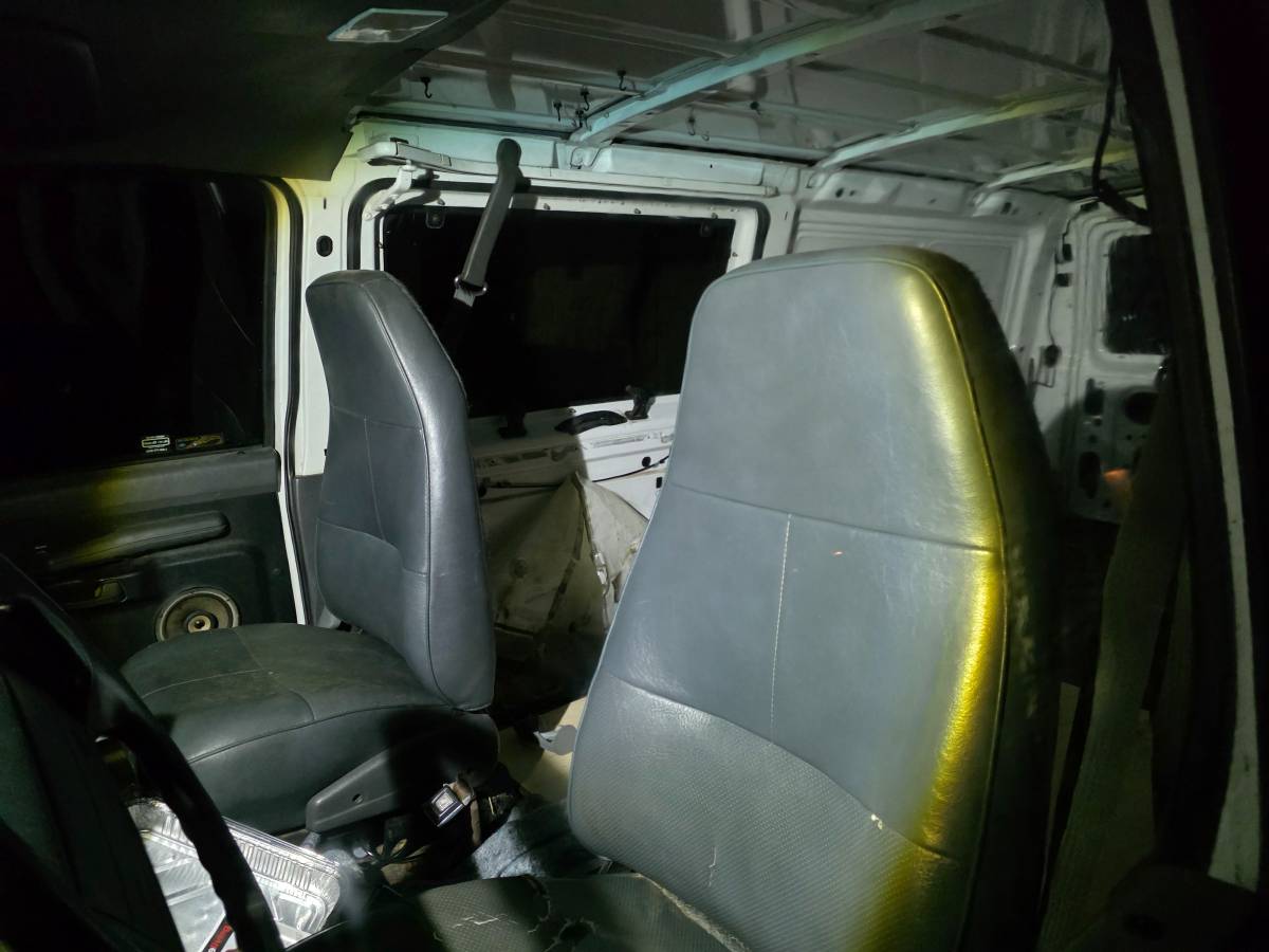 Ford-e-250-econoline-1993-white-4