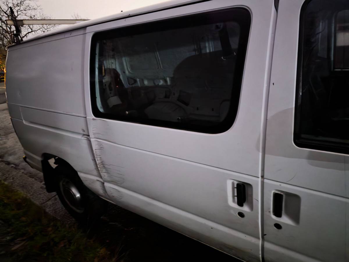 Ford-e-250-econoline-1993-white-4
