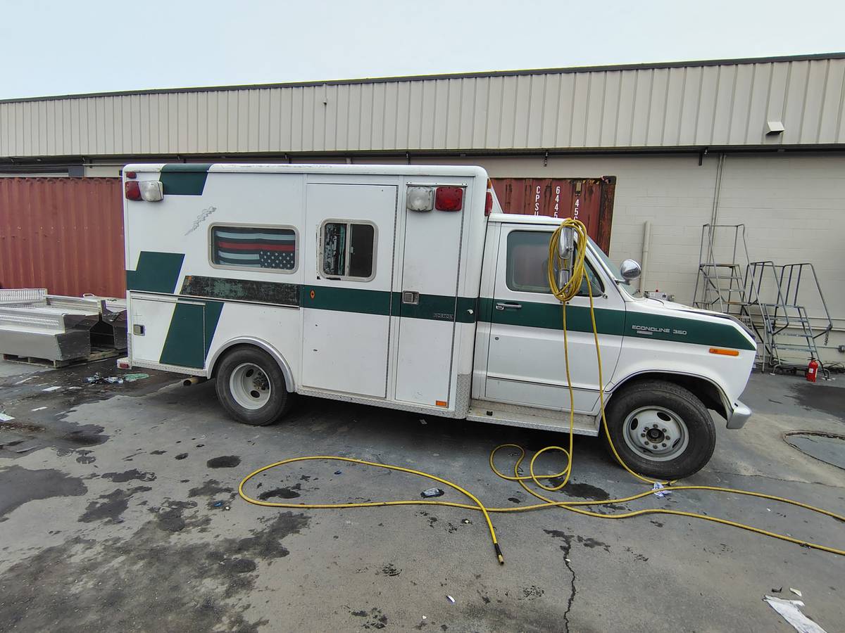 Ford-e-350-econoline-1984