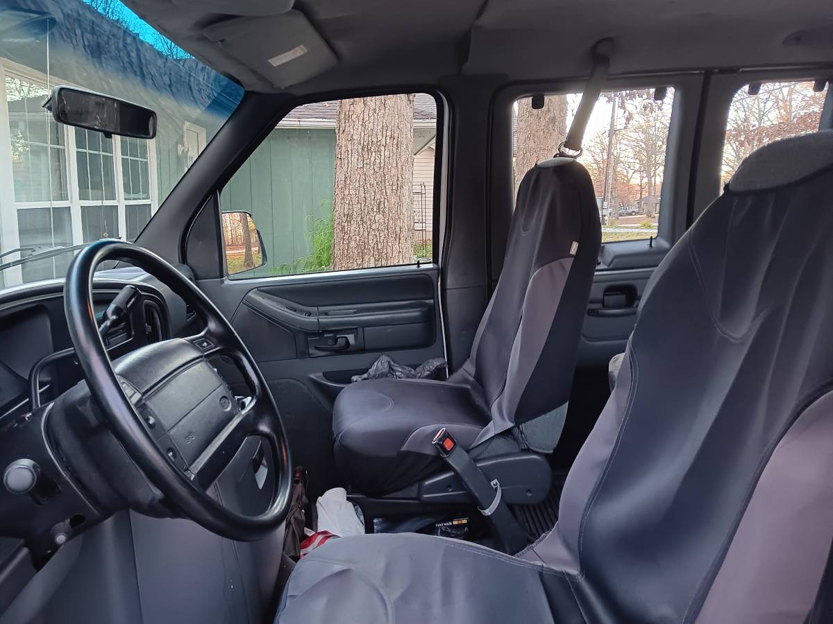 Ford-e-350-econoline-1996-white-3