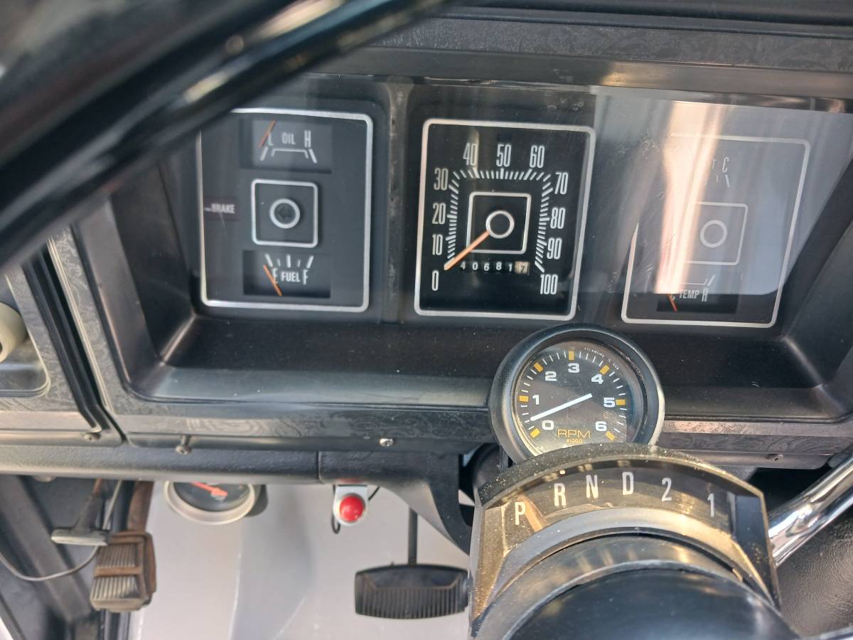 Ford-e-350-econoline-van-1976-white-12