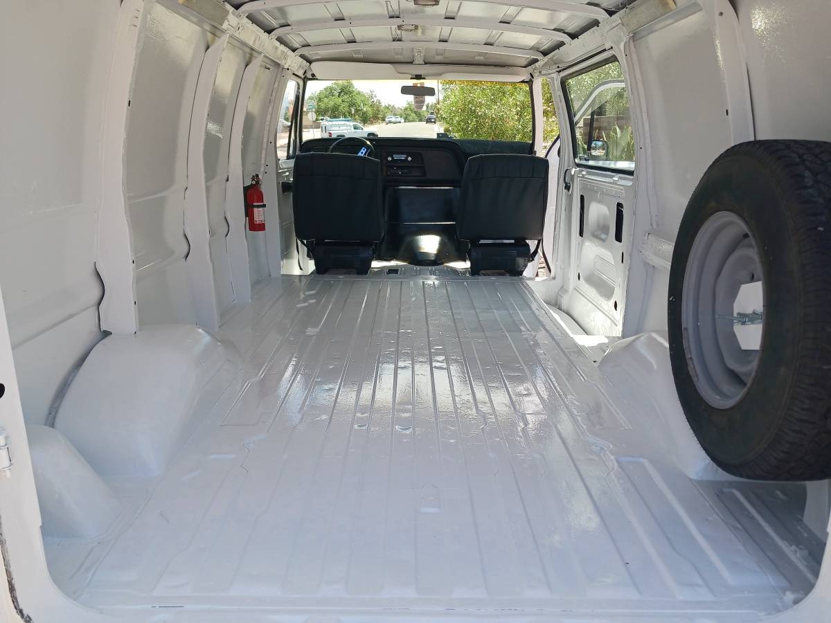 Ford-e-350-econoline-van-1976-white-16