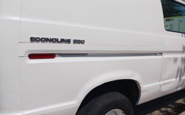 Ford-e-350-econoline-van-1976-white-2