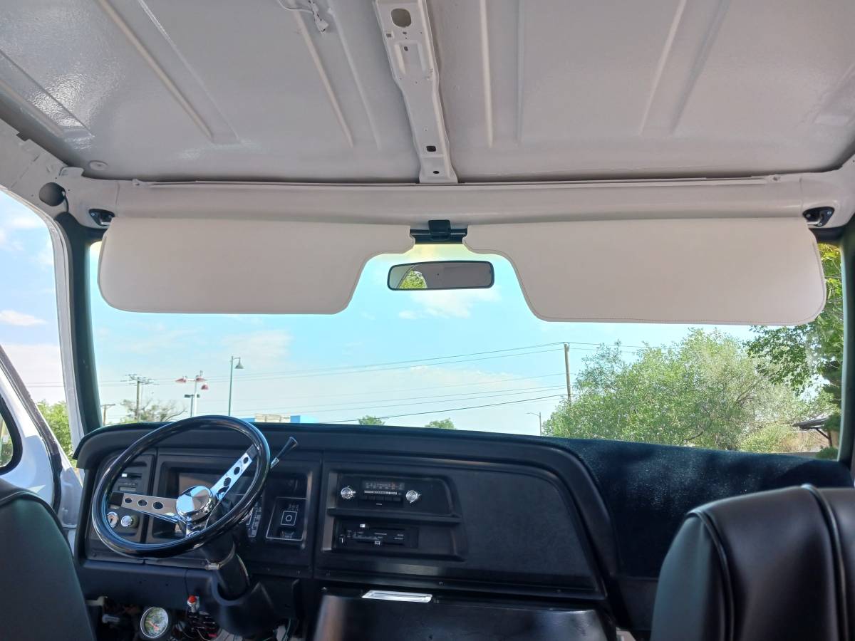 Ford-e-350-econoline-van-1976-white-3