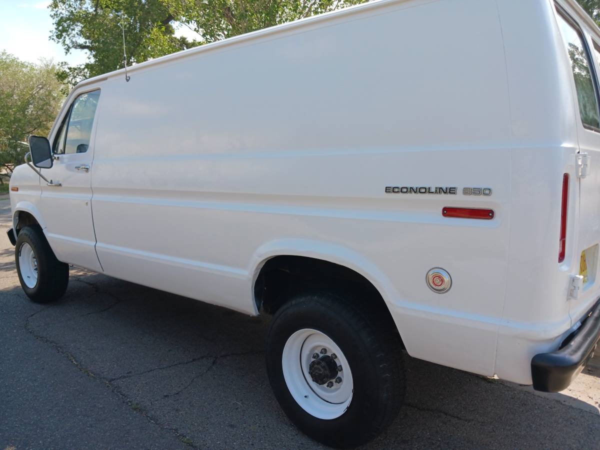 Ford-e-350-econoline-van-1976-white-8