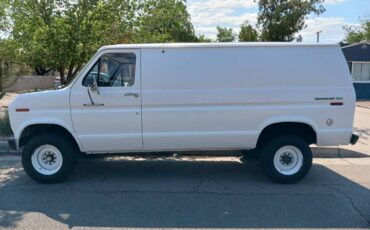Ford-e-350-econoline-van-1976-white-9