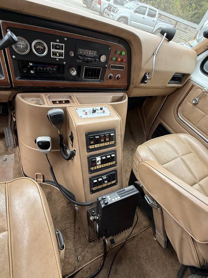 Ford-e-350-ford-econoline-1984-white-12