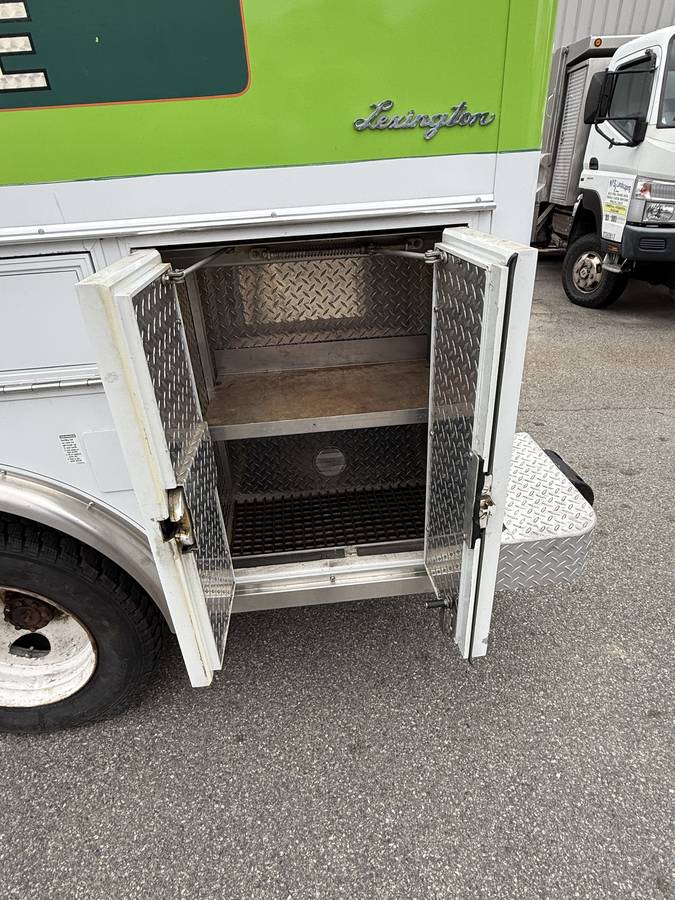 Ford-e-350-ford-econoline-1984-white-13