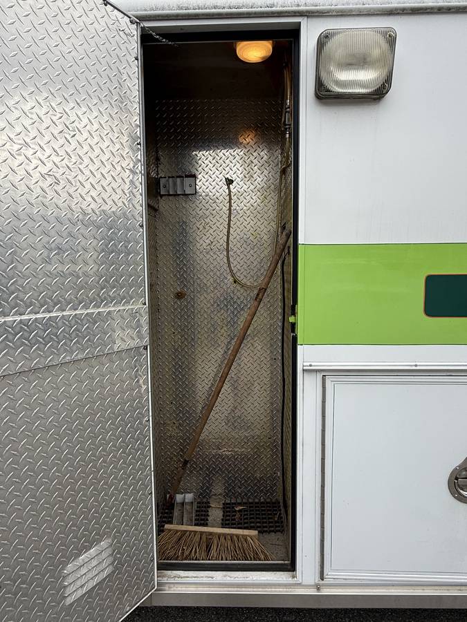 Ford-e-350-ford-econoline-1984-white-14