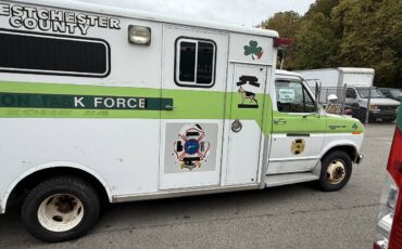 Ford-e-350-ford-econoline-1984-white-17